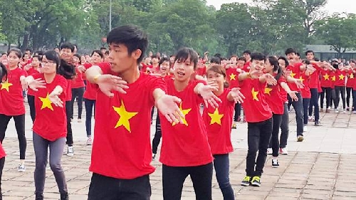 Sinh viên ĐH Huế thi dân vũ chào mừng ngày 26/3