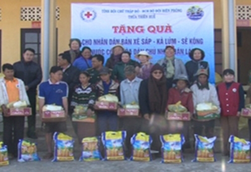 30 triệu đồng trao quà cho bà con bản Xê Sáp (Lào)