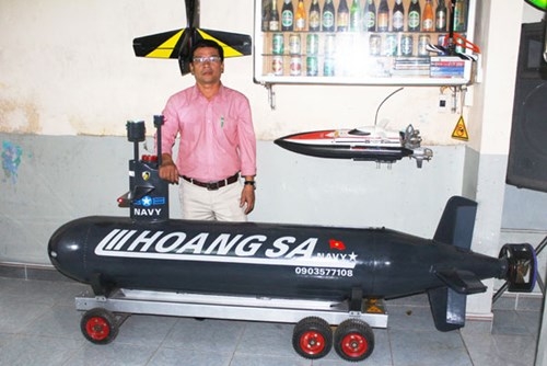 Tàu lặn điều khiển từ xa ra sông Hương