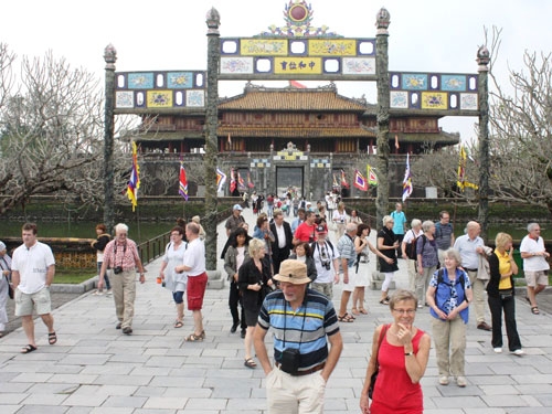 Khách du lịch đến Thừa Thiên Huế tăng nhẹ trong tháng đầu năm 2015