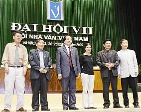 Vui buồn đại hội nhà văn VII