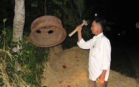 Dọn mương, phát bờ... lấy tiền lập quỹ khuyến học