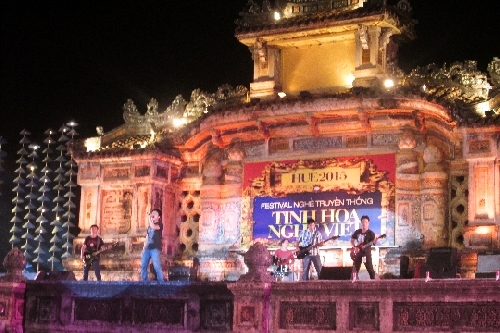 Thành phố Huế sôi động trong đêm Rock “Nối vòng tay lớn”