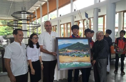 Triển lãm tranh với chủ đề “Thế giới lặng im”.