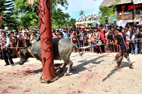 Ngày hội văn hóa, thể thao và du lịch các dân tộc miền núi lần thứ XI-2015 khai mạc vào ngày 15/5/2015