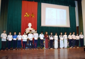 Hội Khuyến học tỉnh trao học bổng khuyến học, khuyến tài năm 2015