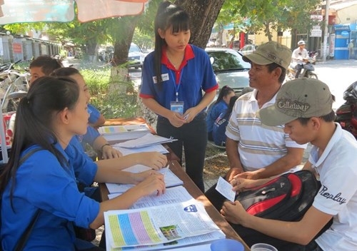 Tấm lòng người Huế đón sĩ tử đến thi