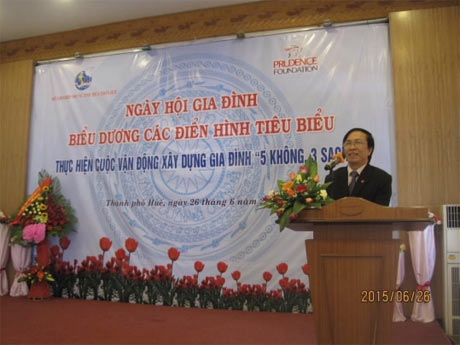 Ngày hội Gia đình: Biểu dương điển hình tiêu biểu và trao tặng xe đạp cho học sinh nghèo hiếu học