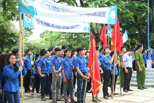 Hơn 500 đoàn viên, thanh niên Huơng Trà ra quân chiến dịch tình nguyện hè 2015