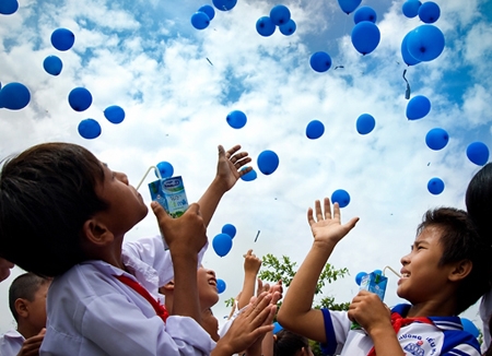 Trao sữa đợt 1 năm 2015 cho trẻ em Thừa Thiên Huế