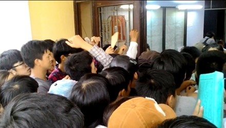 Đại học Huế quá tải tại điểm tiếp nhận hồ sơ nguyện vọng 1
