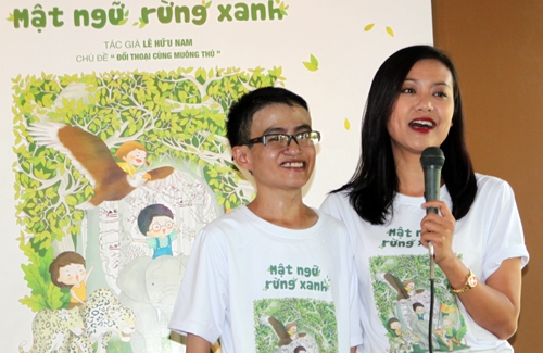 Chàng trai bệnh tim bẩm sinh ra mắt sách 'Mật ngữ rừng xanh