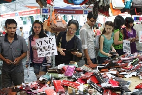 150 gian hàng của nhiều tỉnh, thành phố trong cả nước tham gia hội chợ khuyến mại Huế 2015