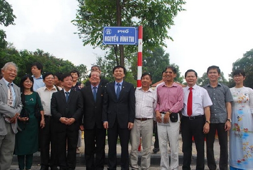 Lễ gắn biển phố Nguyễn Đình Thi