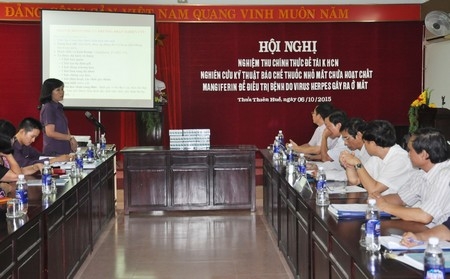 Nghiệm thu Đề tài “Nghiên cứu kỹ thuật bào chế thuốc nhỏ mắt chứa hoạt chất Mangiferin để điều trị bệnh do virus Herpes gây ra ở mắt”