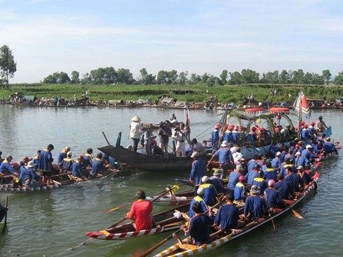 Tam Giang giai thoại: Bắn hạ sóng dữ, cứu chúa 'hóa thần'