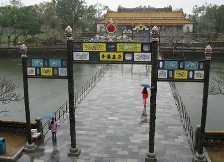 Một mùa thu kỳ lạ của Huế - Mưa Huế