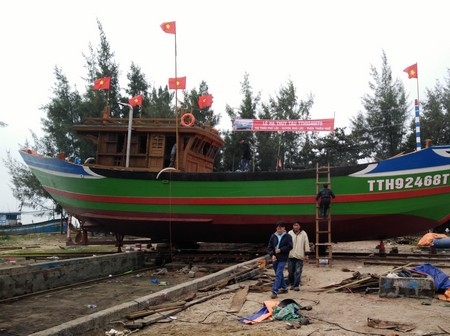 Hạ thủy 2 tàu đánh cá xa bờ