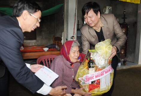 Kiểm tra tình hình thực hiện chế độ chính sách xã hội