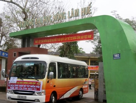 Đưa miễn phí hàng trăm sinh viên về quê ăn tết