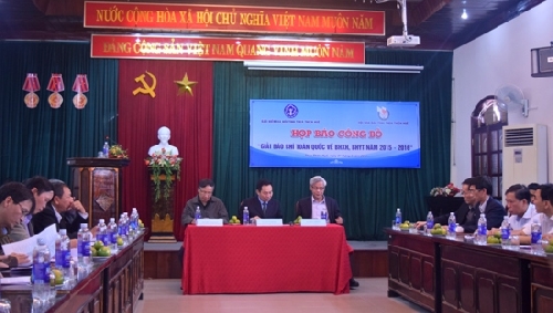Công bố “ Giải báo chí toàn quốc về bảo hiểm xã hội, bảo hiểm y tế năm 2015 – 2016”.