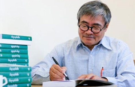Nhà thơ Nguyễn Duy : " Thời gian đi, xám mặt đỉnh đồng "