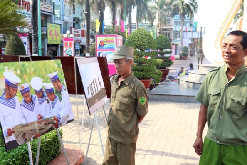 Triển lãm tranh “Biển đảo quê hương”