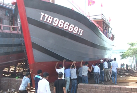 Phú Vang: Hạ thủy thành công tàu đánh bắt xa bờ 440CV