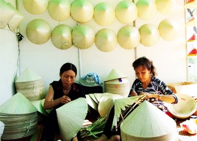 Trao bằng công nhận danh hiệu Làng nghề truyền thống năm 2016