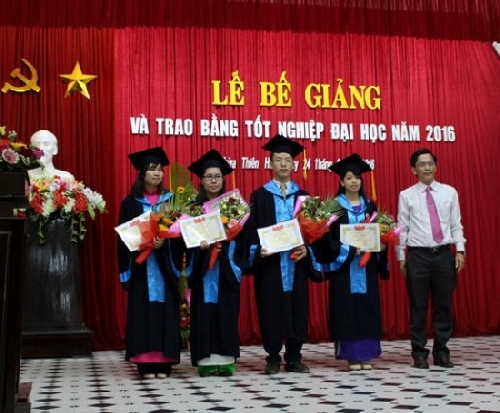 ĐHKH Huế: Công nhận và phát bằng tốt nghiệp Đại học năm 2016 cho 728 sinh viên.