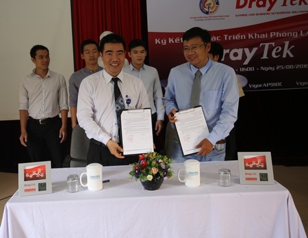 Khai trương DrayTek Lab tại Trường Cao đẳng Công nghiệp Huế