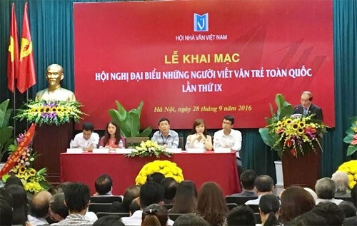 Nhà văn trẻ đồng hành cùng đất nước