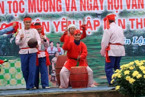 Về Phú Thọ xem múa Trống đu của người Mường dịp Tết