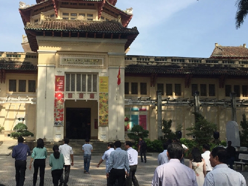 Chủ tịch TP.HCM: 'Đầu tư cho văn hóa sao cứ phải lật tới lật lui'