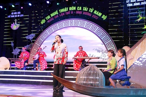 Vang mãi khúc tự tình quê hương