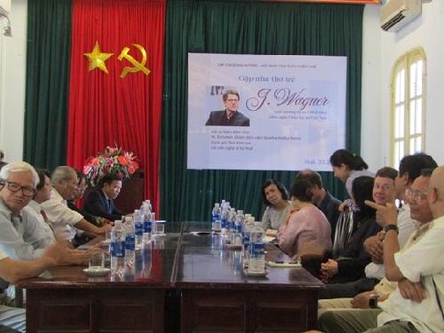 Văn nghệ sĩ Huế giao lưu cùng nhà thơ người Đức Jan Wagner