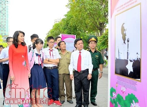 Khai mạc triển lãm 'Chủ tịch Hồ Chí Minh sống mãi trong lòng dân tộc Việt Nam'