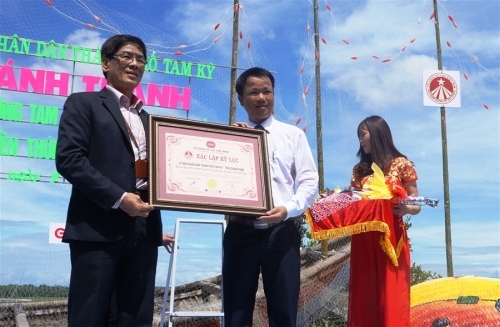 ‘Con đường thuyền thúng’ lập kỷ lục Việt Nam
