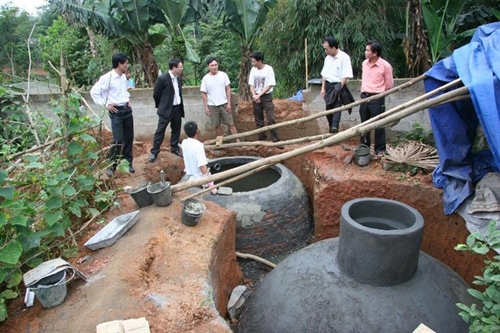 Hơn 15.987 USD hỗ trợ xây dựng hầm biogas cho người dân huyện Phú Vang