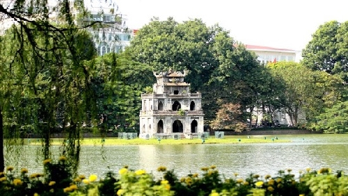 Hà Nội, một thoáng cuối Xuân