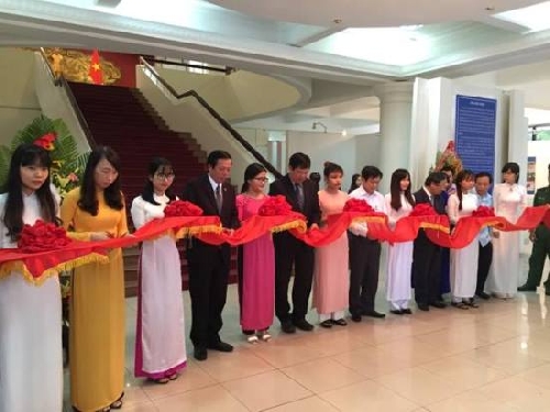 Triển lãm chuyên đề “ Đi qua cuộc chiến”. 