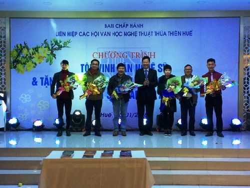 Lễ trao tặng thưởng và tôn vinh văn nghệ sĩ Thừa Thiên Huế trong năm 2017