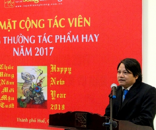 Tạp chí Sông Hương: Gặp mặt cộng tác viên, tặng thưởng tác phẩm hay năm 2017.