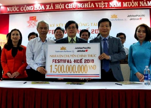 Tổng Công ty hàng không Việt Nam và Công ty cổ phần hàng không Jetstar Pacific Airlines là nhà vận chuyển chính cho Festival Huế 2018