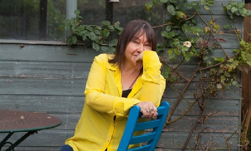 Ali Smith đứng đầu danh sách những cây bút viết tiểu thuyết xuất sắc nhất Anh và Ireland