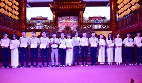 Trao học bổng Vallet năm 2018 cho hơn 200 học sinh, sinh viên