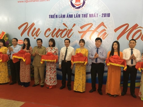 Tác phẩm Cô giáo trẻ giành giải nhất cuộc thi ảnh “Nụ cười Hà Nội”