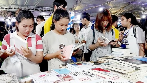 Người viết trẻ thử sức với đề tài văn học thời chiến