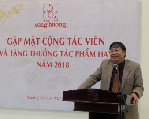 Gặp mặt cộng tác viên và trao tặng thưởng tác phẩm hay trên tạp chí Sông Hương năm 2018