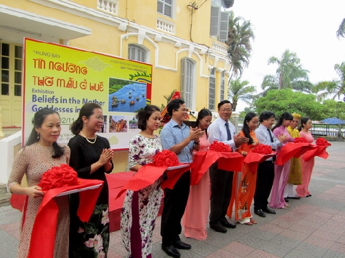 Trưng bày "Tín ngưỡng thờ mẫu ở Huế"